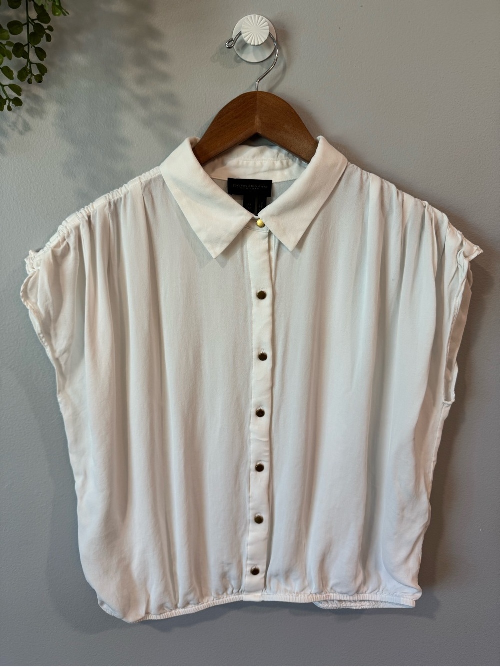 Donna Karan White Sleeveless Button-Down Shirt